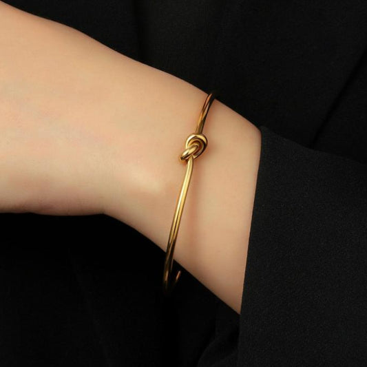 Salty Unity Knot Charm Bracelet (Golden)