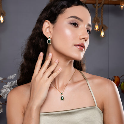 Salty Kiara Advani Green Emerald Contemporary Necklace Set - 18K Gold Plated (Multicolour)