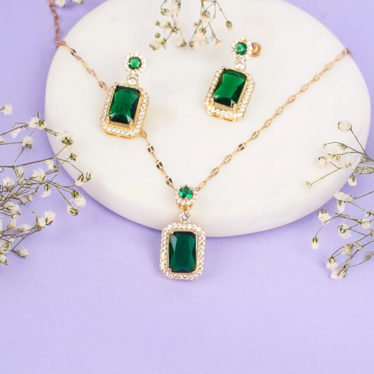 Salty Kiara Advani Green Emerald Contemporary Necklace Set - 18K Gold Plated (Multicolour)